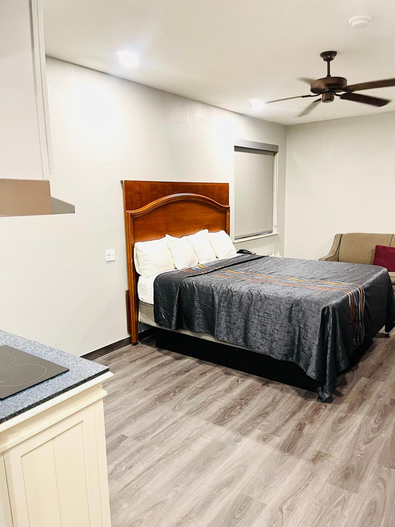 Americas Best Value Inn La Porte Exterior photo